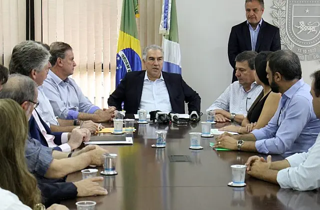 Reinaldo deixa governo com os 3 salários de fim de ano pagos antes do Natal