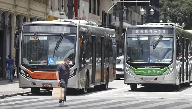 Setor de serviços atinge recorde histórico e cresce pelo quinto mês seguido