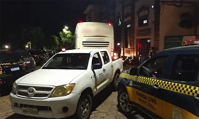 GFI, PF e Força Nacional apreendem droga e 5 mil camisetas em ônibus que seguia para São Paulo
