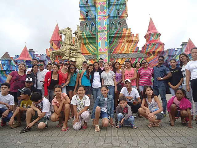 Instituto RessoArte comemora Semana da Criança no parque 'Beto Carrero World'