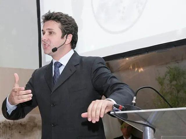Mágico premiado ministra palestra a empresários de Aquidauana