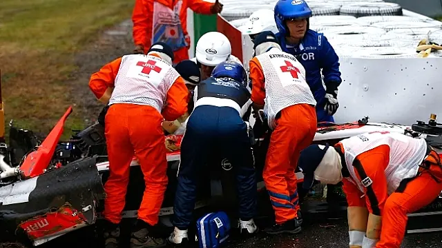 Bianchi sofre grave acidente ao bater em trator e deixa circuito de Suzuka inconsciente