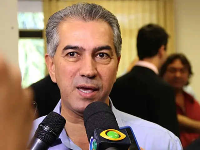Reinaldo entrega casas e participa de evento da Fibria