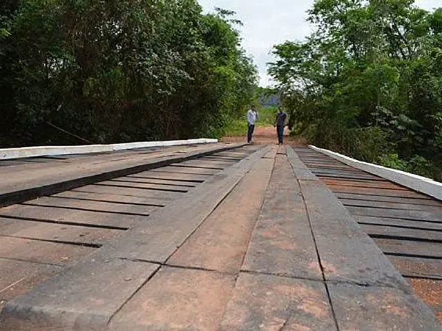 Prefeitura reforma ponte de 18 metros na aldeia Limão Verde