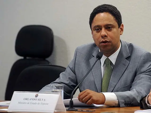 Orlando Silva confirma saída do Ministério do Esporte
