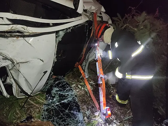 Capotagem mata casal e deixa dois feridos na BR-262