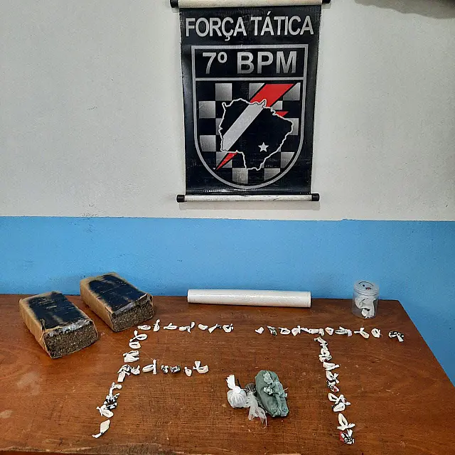 Com droga escondida na cômoda da filha, homens são presos por tráfico em Anastácio