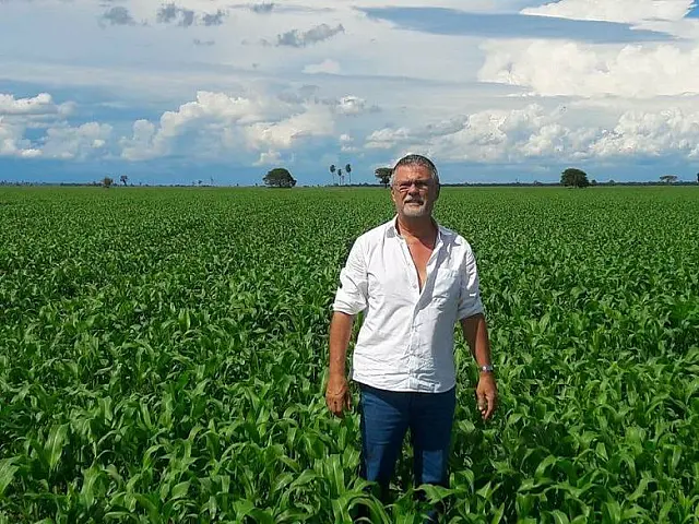 Engenheiro agrônomo é encontrado morto dentro de veículo capotado