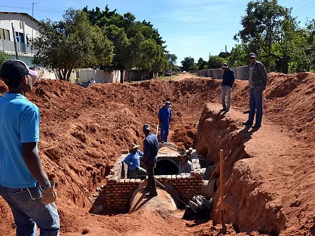 Vila São Pedro recebe obras de pavimentação asfáltica e drenagem