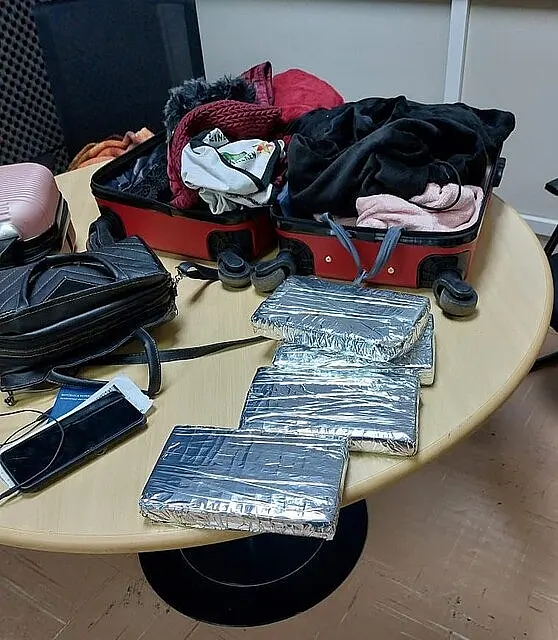 Passageira é presa com mala recheada de cocaína no aeroporto de Campo Grande