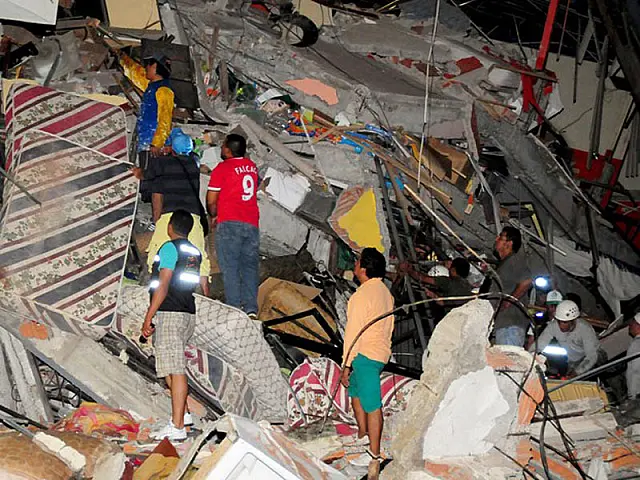 Equador recebe ajuda internacional; número de mortos em terremoto chega a 413
