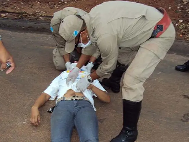 Mulher sofre queda de moto após atropelar vaca em Anastácio