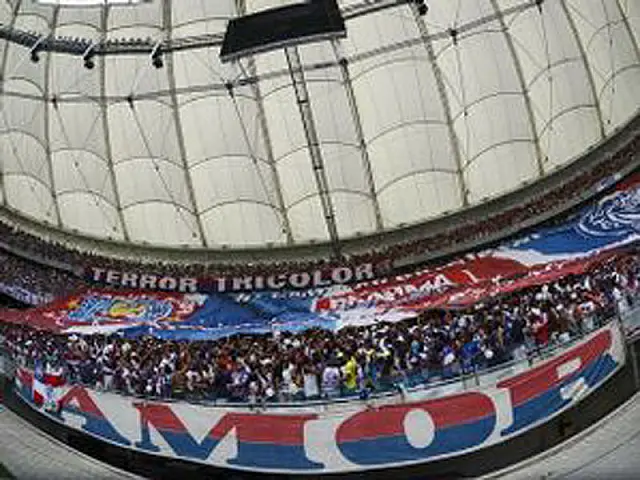 Cobertura da Arena Fonte Nova se rompe em Salvador