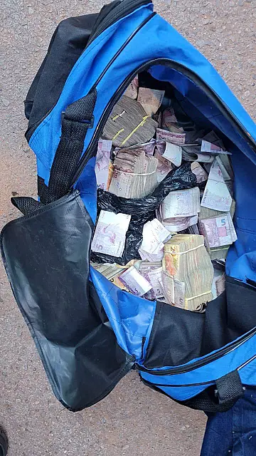 Boliviano é flagrado com R$ 67 mil e documento falso