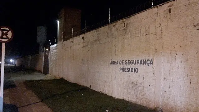 Suspeito é flagrado no telhado tentando entrar com drogas no presídio feminino da Capital