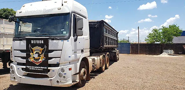 Polícia apreende mais duas carretas e um automóvel do tráfico