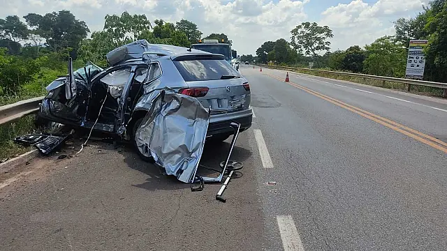 Pai e filha morrem em acidente entre carro e caminhão em Miranda