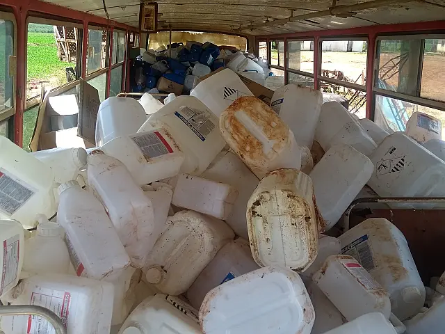 Proprietário rural é autuado por armazenamento ilegal de embalagens de agrotóxicos