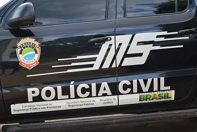 Homem tem celular furtado de dentro da mochila