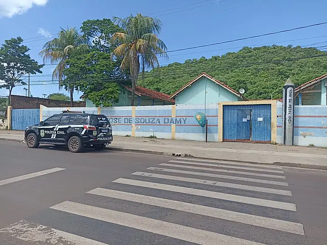 Polícia prende bandido e recupera carro de diretora sequestrada em escola
