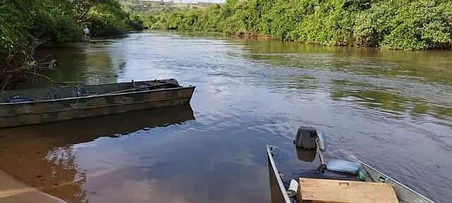 Embarcação bate em rocha e homem desaparece no rio Sucuriú, em Paraíso das Águas