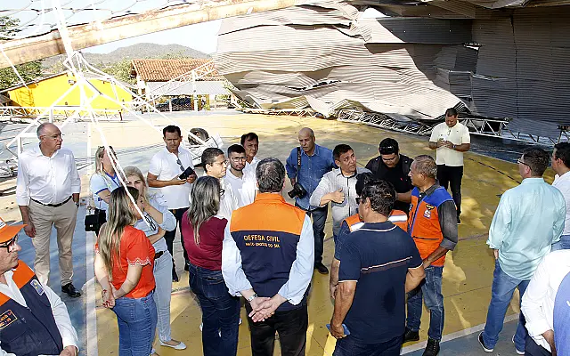Governador visita Corumbá após temporal que causou destruição e tragédia