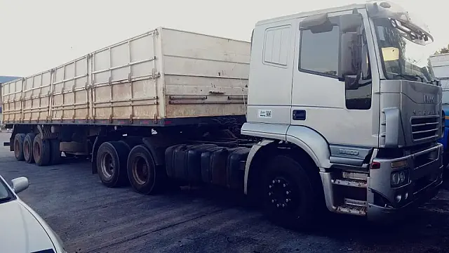 Homem abandona caminhão furtado e foge a pé para a Bolívia