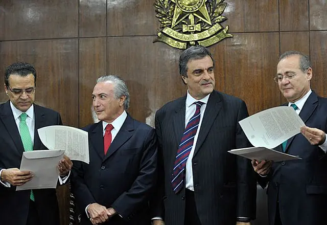 Governo entrega ao Congresso pedido para convocação de plebiscito