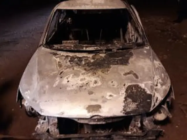 Homem não identificado é encontrado carbonizado dentro de carro