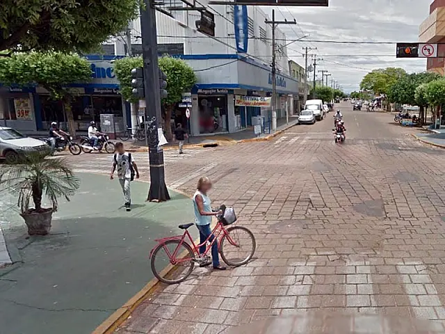 Funcionária de loja de eletrodomésticos tem celular furtado em cima da mesa