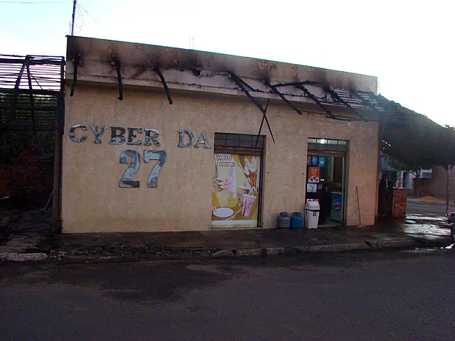 Cyber tem fachada de palha queimada em Anastácio