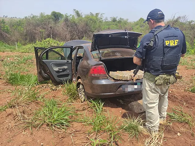 Motorista abandona carro com 62 kg de maconha em Nova Andradina