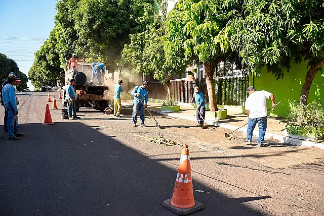 Equipe de manutenção realiza operação tapa-buracos em Aquidauana