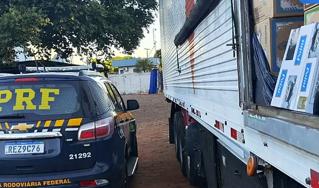 Quase 97mil maços de cigarros são apreendidos escondidos em carretas