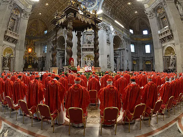 Cardeal decano pede 'unidade' da Igreja em missa que abre conclave