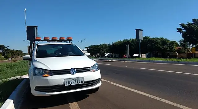 Lombadas eletrônicas no interior são verificadas por técnicos da AEM-MS
