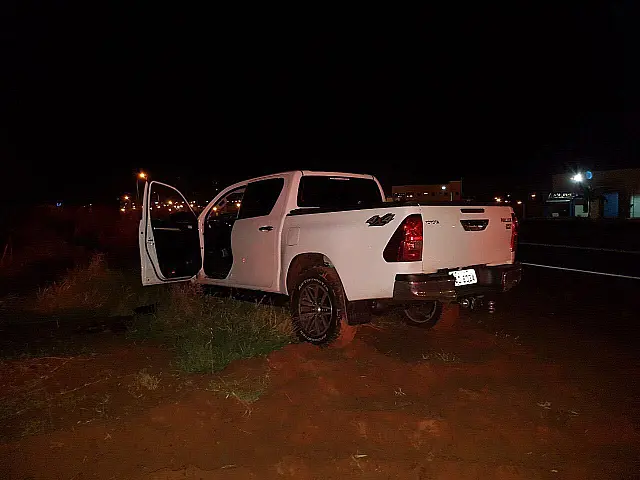 Adolescente rouba camionete, fura pedágio, atira contra a PM e é baleado