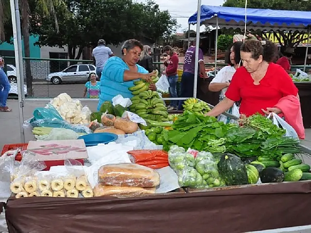 Feira da Agricultura Familiar é opção de compras e lazer familiar em Anastácio