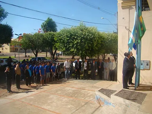 Alunos participam de Ato Cívico na abertura dos trabalhos