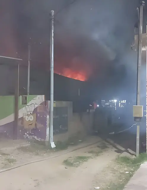 Incêndio em residência mobiliza Corpo de Bombeiros de Corumbá