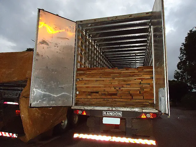 Carga de madeira que seguia para RS é apreendida em MS