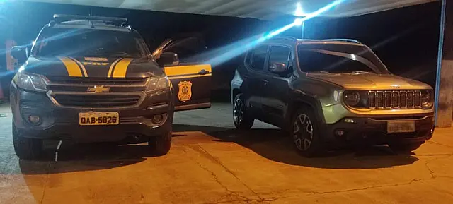 PRF recupera veículo e prende dupla na BR-262