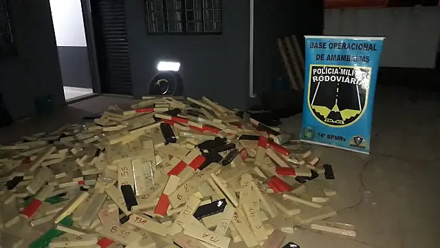 PM apreende carga de quase 1,5 tonelada de maconha em carro de luxo