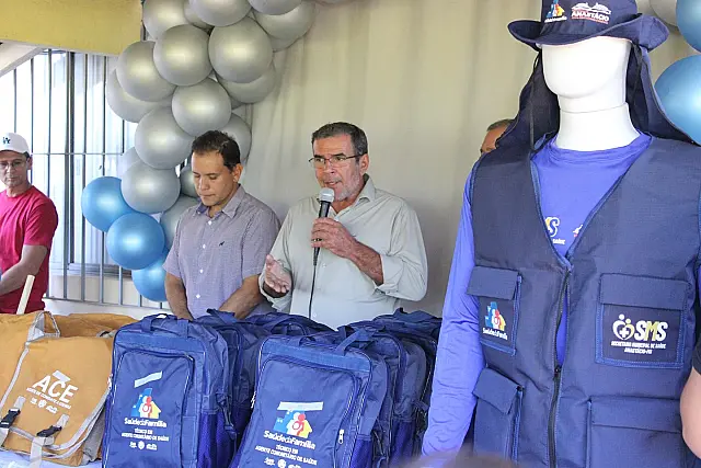 Anastácio entrega novos uniformes para agentes comunitários de saúde e agentes de endemias