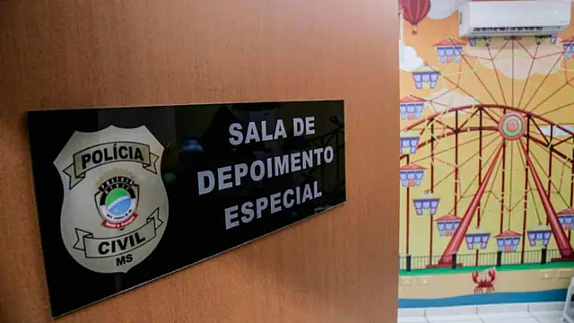 Mãe abandona criança em casa para ir à Pantaneta
