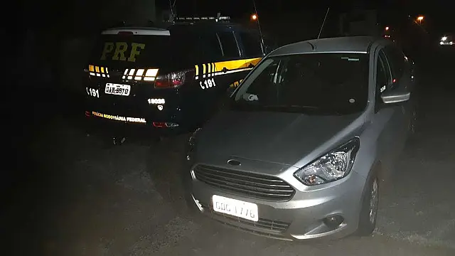Condutor foge e ao parar revela sequestro e cárcere privado de vítimas