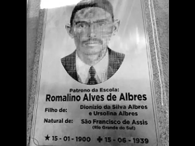 EE Romalino Alves de Albres é presenteada com placa do patrono da escola