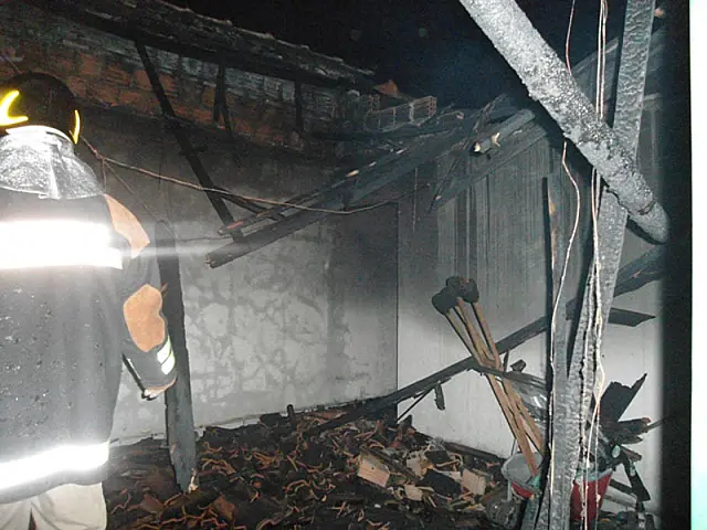 Incêndio destrói residência em Aquidauana