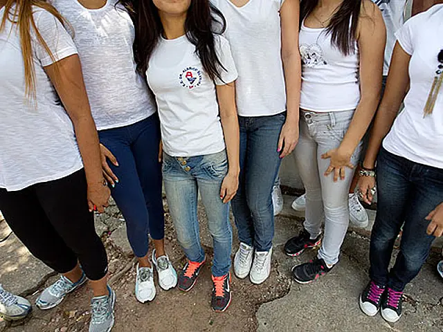 Escola barra alunas vestidas de forma sexy e provocativa