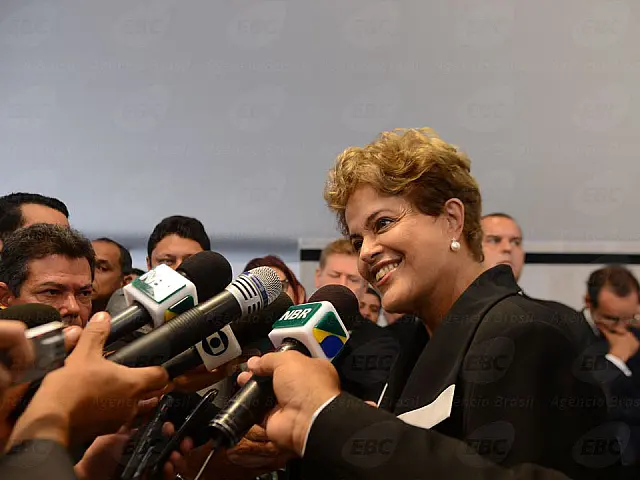 Dilma confirma correção de 4,5% na tabela do Imposto de Renda
